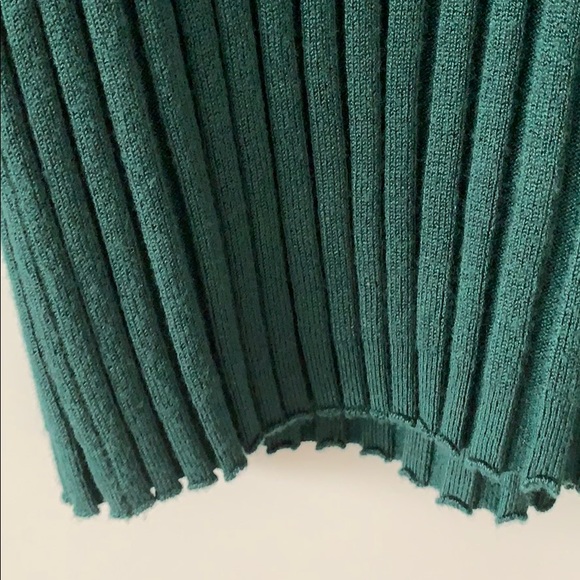 Green top - Picture 2 of 3